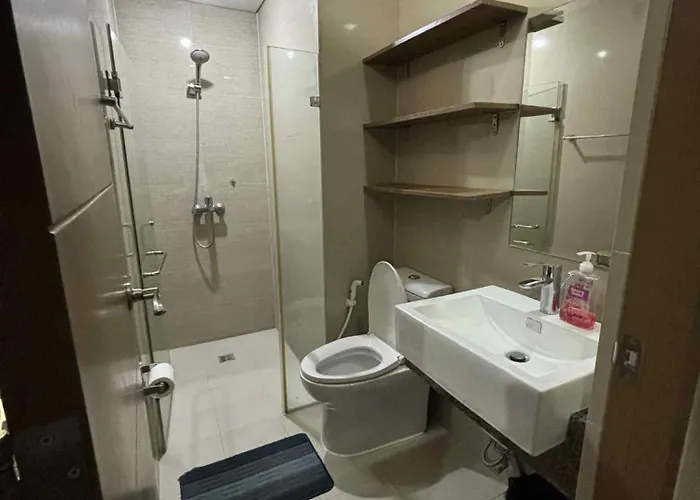 Rqui Near Airport And Newport World Apartahotel Manila